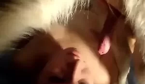 Mulher sendo filmada pelo marido mamando pau